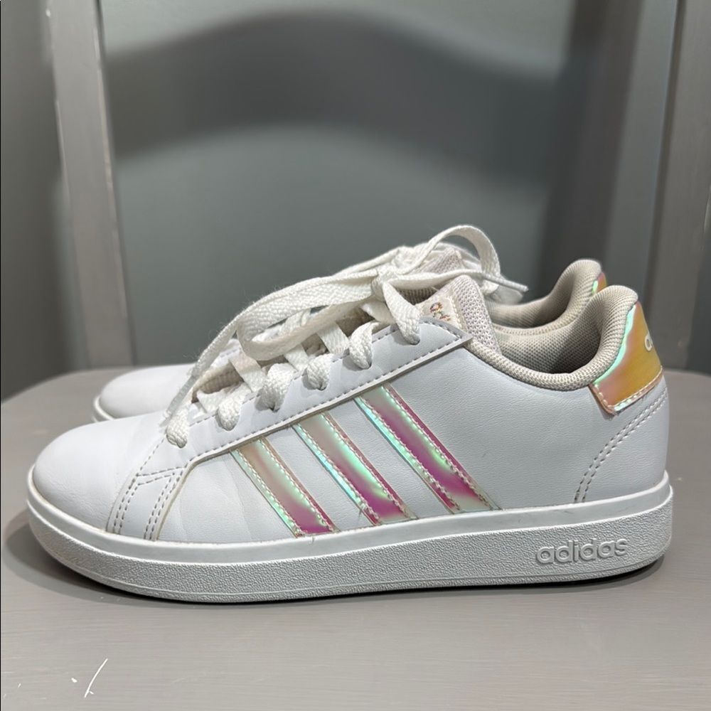Adidas Kids Sneakers in White with Iridescent Accents - Picture 4 of 10